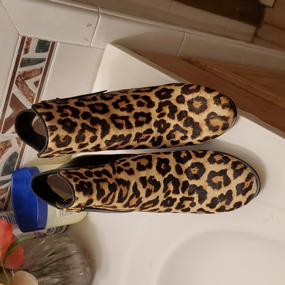 wedge in michael kors Cheetah  print very  beautiful. - Picture 2 of 4